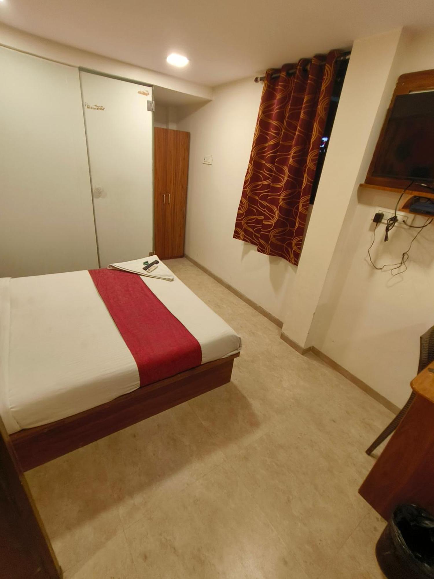 Hotel Beach Crown Juhu Bombay Exterior foto