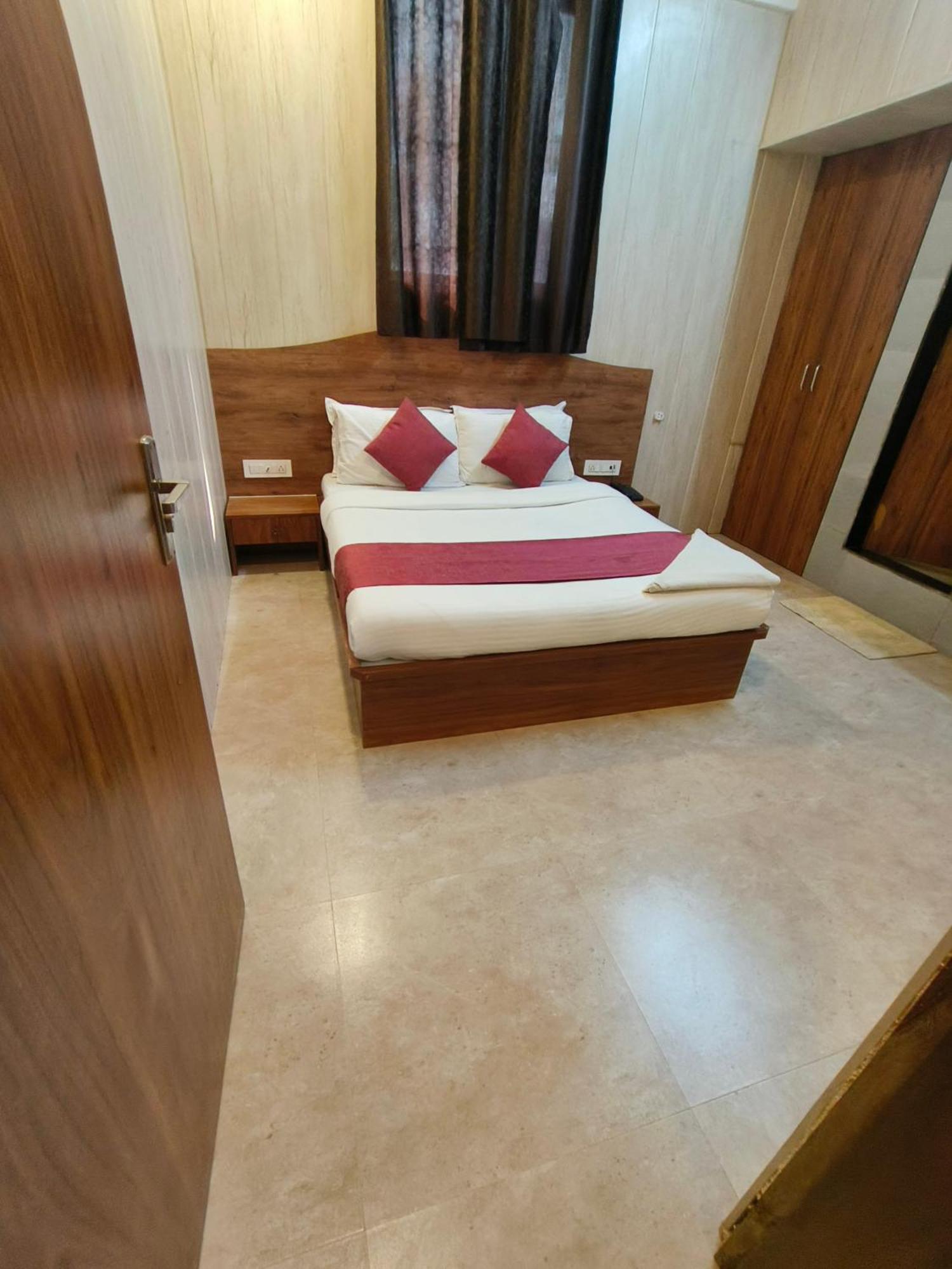 Hotel Beach Crown Juhu Bombay Exterior foto